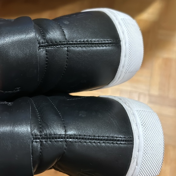 True Religion - Picture 11 of 14